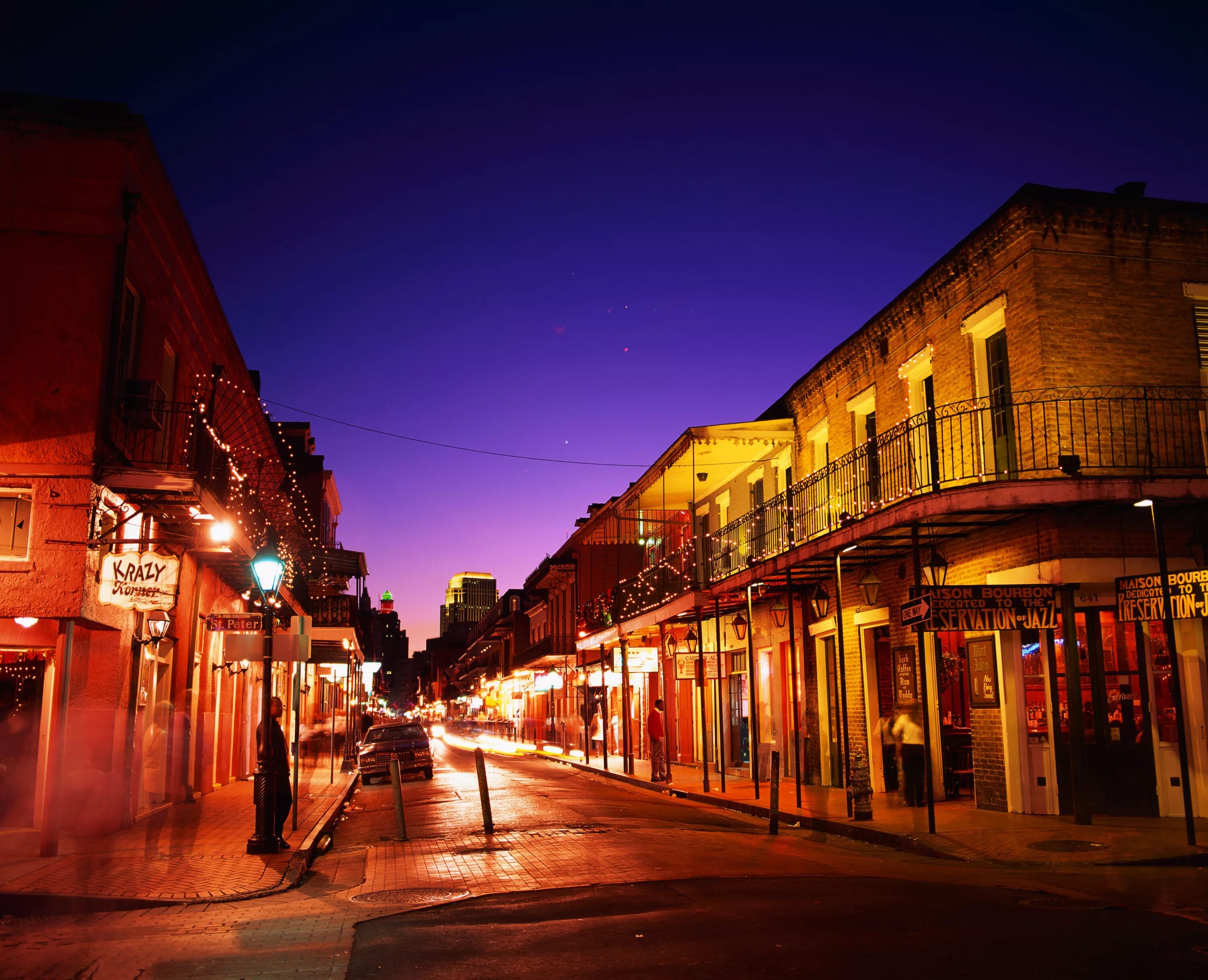 Новый орлеан штат луизиана , бурбон стрит. Новый орлеан улица бурбон стрит. Новый орлеан французский квартал бурбон стрит. Бурбон стрит новый орлеан ночь. Новый орлеан эстетика.