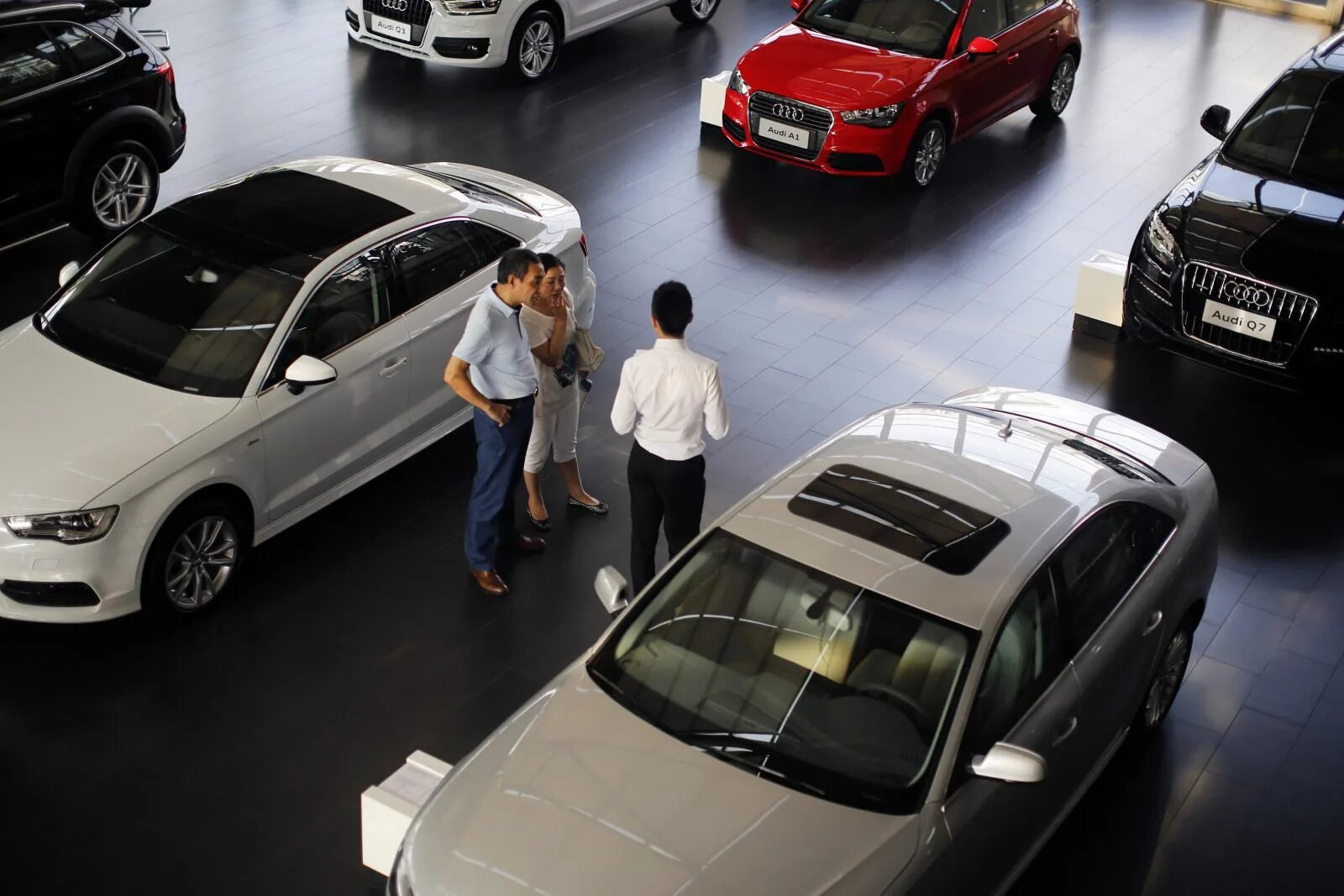 Автомобиль под программу. Приобрести новый автомобиль. машина car dealership. споры с автосалонами. идеальный автомобиль.
