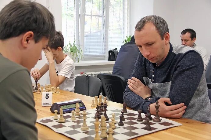 Мастер фиде рашид магомедов шахмат. Касаева софия шахматы. Мастир спорт по шакмотам. Федосов александр шахматы. Владимир миндорин шахматный турнир.