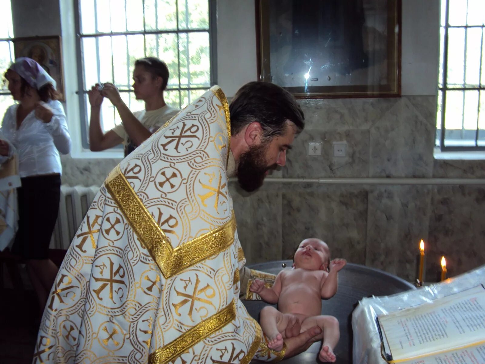 Крещение в православии. Таинство крещения в православной церкви. Крещение детей в церкви. Крестный отец в церкви. Будущий крестный