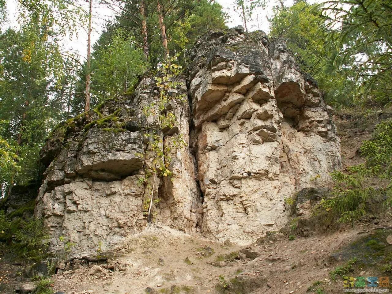 Горы советска. Буржатский Утес. Гора Чумбылат в Кировской области. Буржатский Утес Кировская область. Советск Немда скалы.