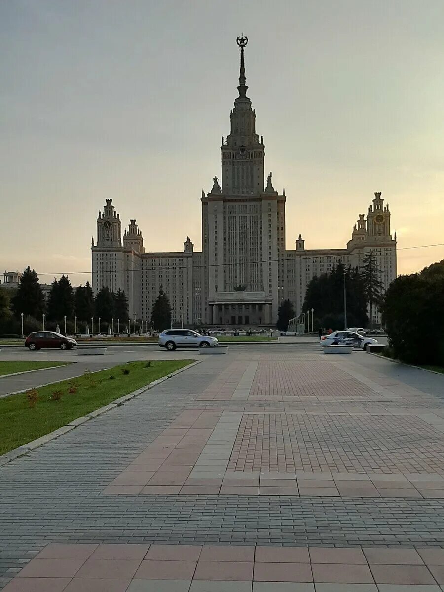 Мгу 3 курс. МГУ Воробьевы горы. Здание МГУ Воробьевы горы. Парк МГУ на Воробьевых горах. МГУ Архитектор.