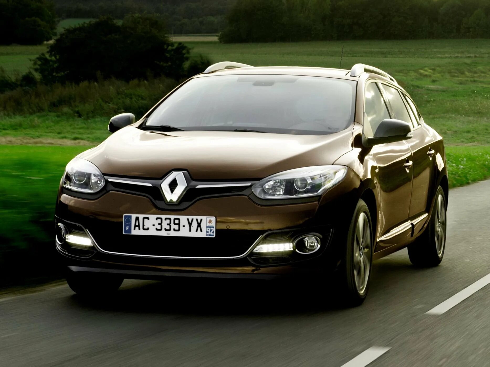 Как выглядит renault. Renault Megane 3 2016. Рено Меган 2013. Renault Megane 2014. Рено Меган 6 поколения.