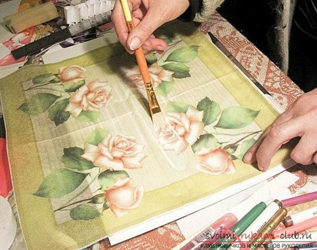 Декупаж салфетками. Декупаж салфетками по дереву. Изделия в технике декупаж. Наклеивание салфеток для декупажа. Техника декупажа из салфеток.