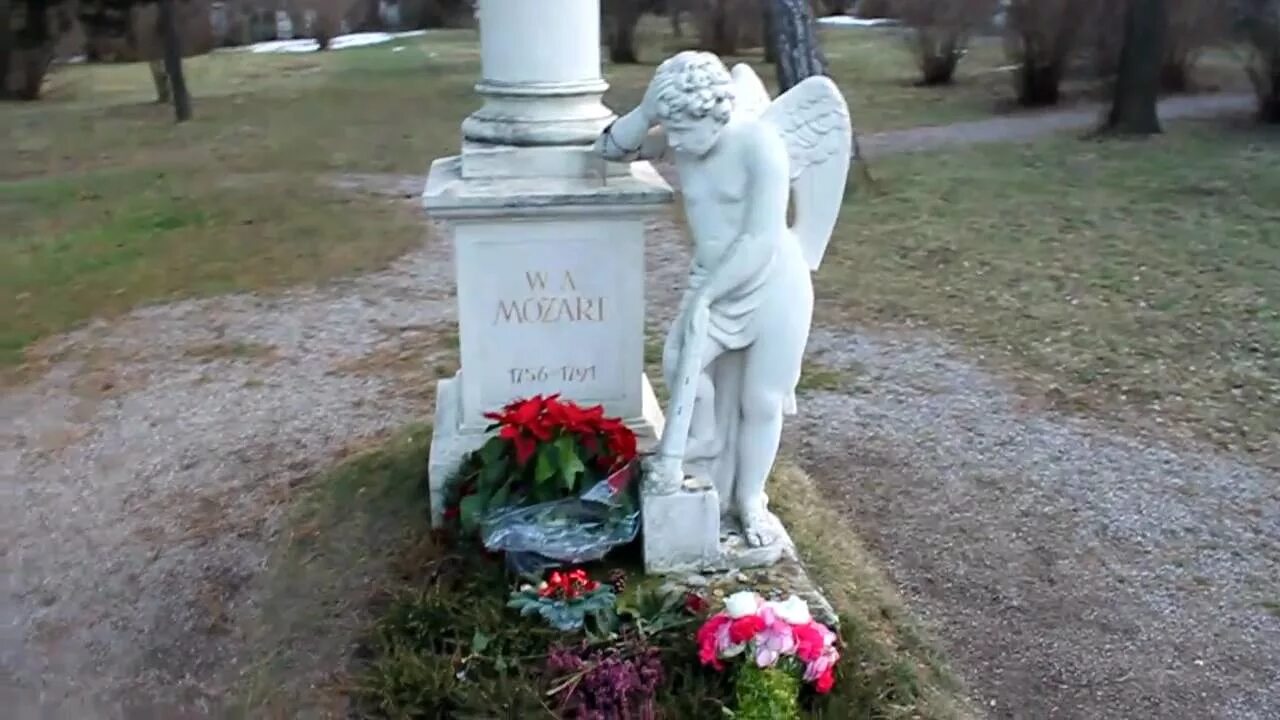 Памятник на могиле моцарта. Могила моцарта в вене. Могила моцарта. Марка. Моцарт похоронен.