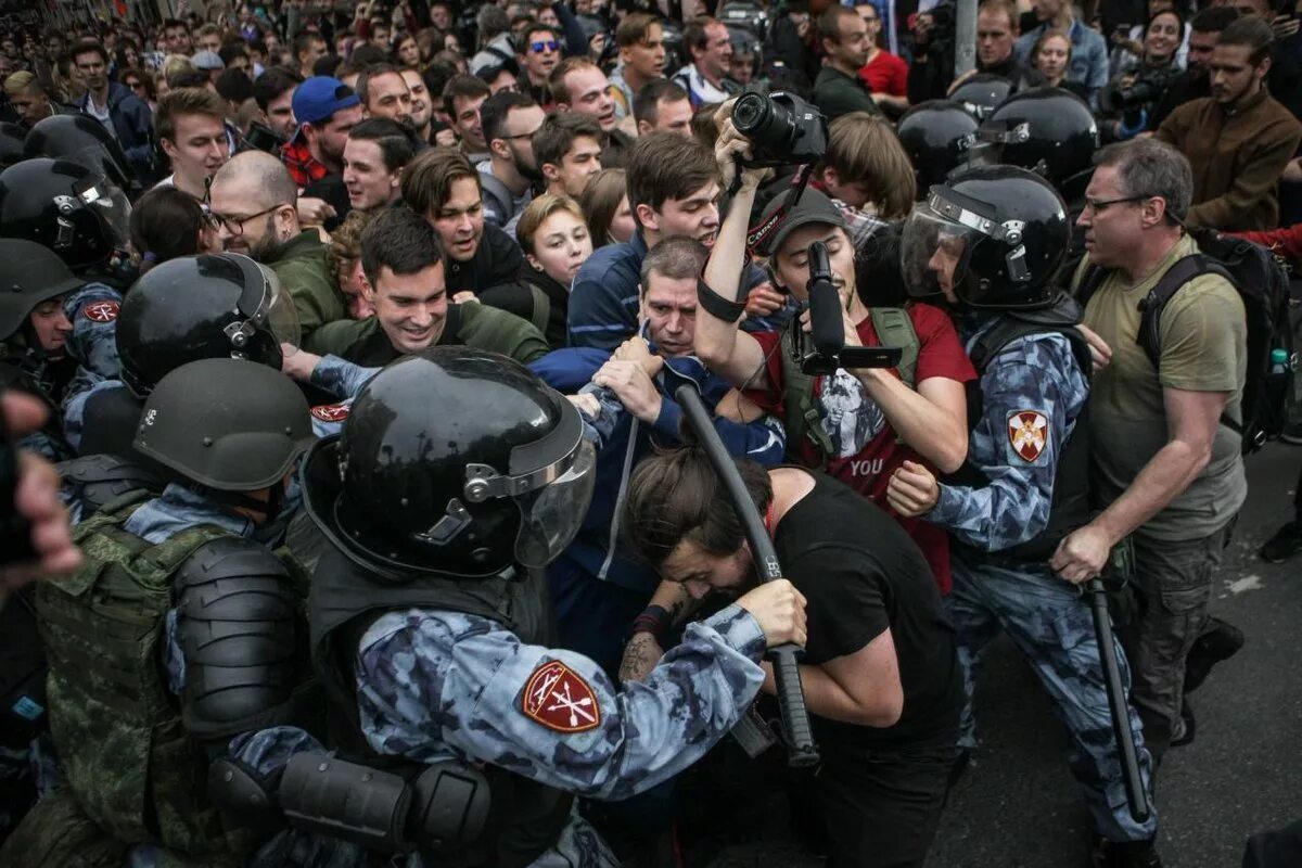 Опрос митинг. Росгвардия на митинге. Росгвардия Питер митинг.