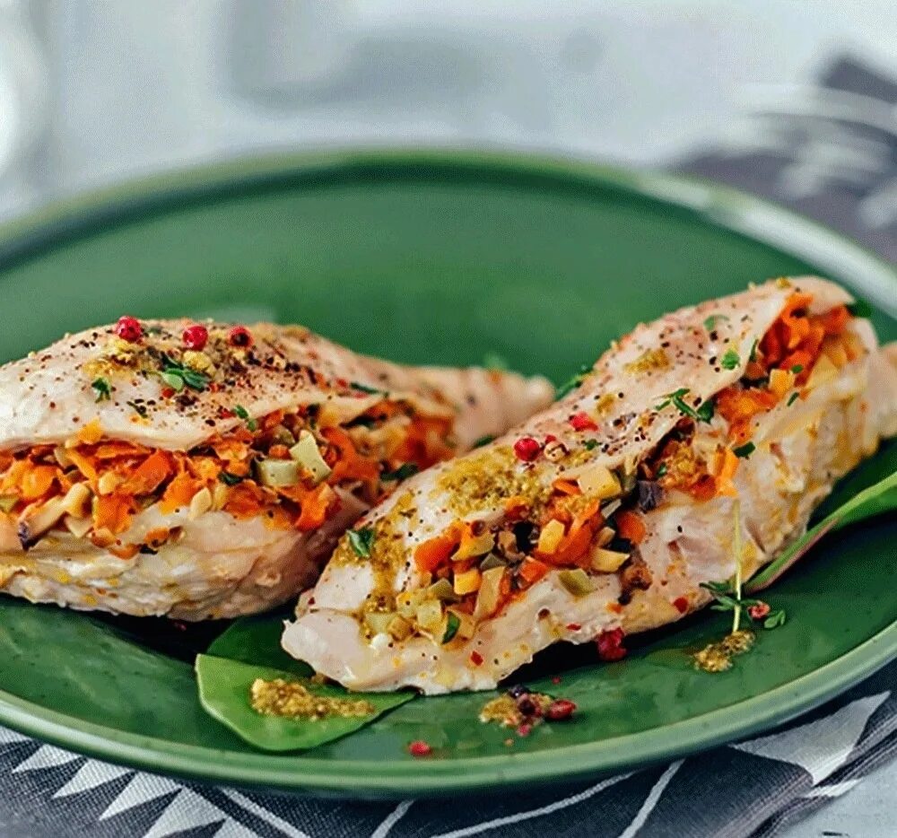 Кармашки из куриного филе. Куриные кармашки с овощами. кармашки из куриной грудки. кармашки из куриной грудки с овощами.