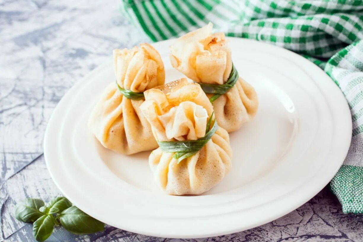 рецепты мешочек с начинкой. блинные мешочки с начинкой. рецепты мешочек с начинкой. блинные мешочки с жульеном. мешочки из блинов.