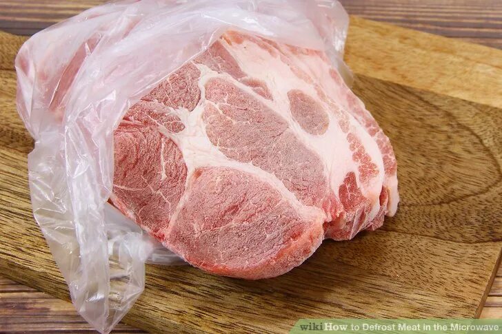 Сколько размораживать мясо. Мясо размороженное в микроволновке.