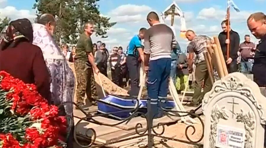 В Курской области простились с погибшим. Похороны в Курской области сво.