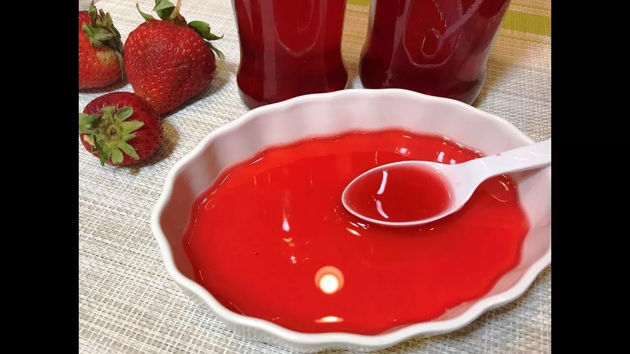 Сироп из клубники на зиму. Ягодный сироп. клубничный сироп. приготовление сиропа ягодного. сироп для варенья.