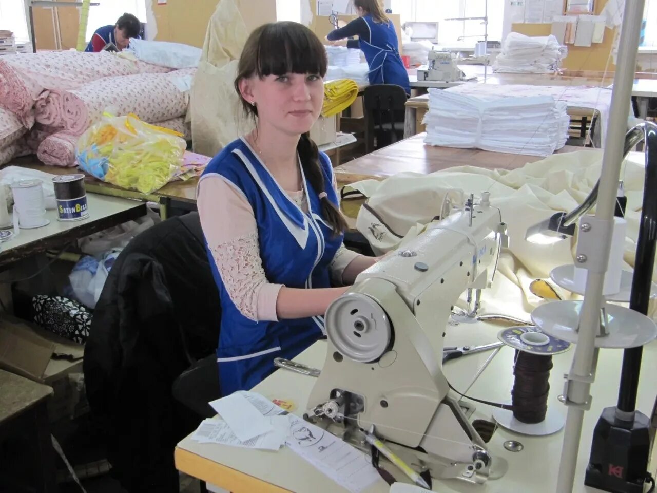 Работа швеи г. Работа швеи г. Работа швеи г. Швейный цех трикотаж. Швейная фабрика малмыж.