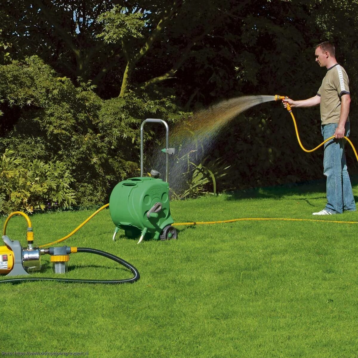 Поливная система для газона встроенная. Дренажный насос gardena 11000 sl. Поверхностный насос, 800вт. Газон насос. Насос для автополива газона эспа.