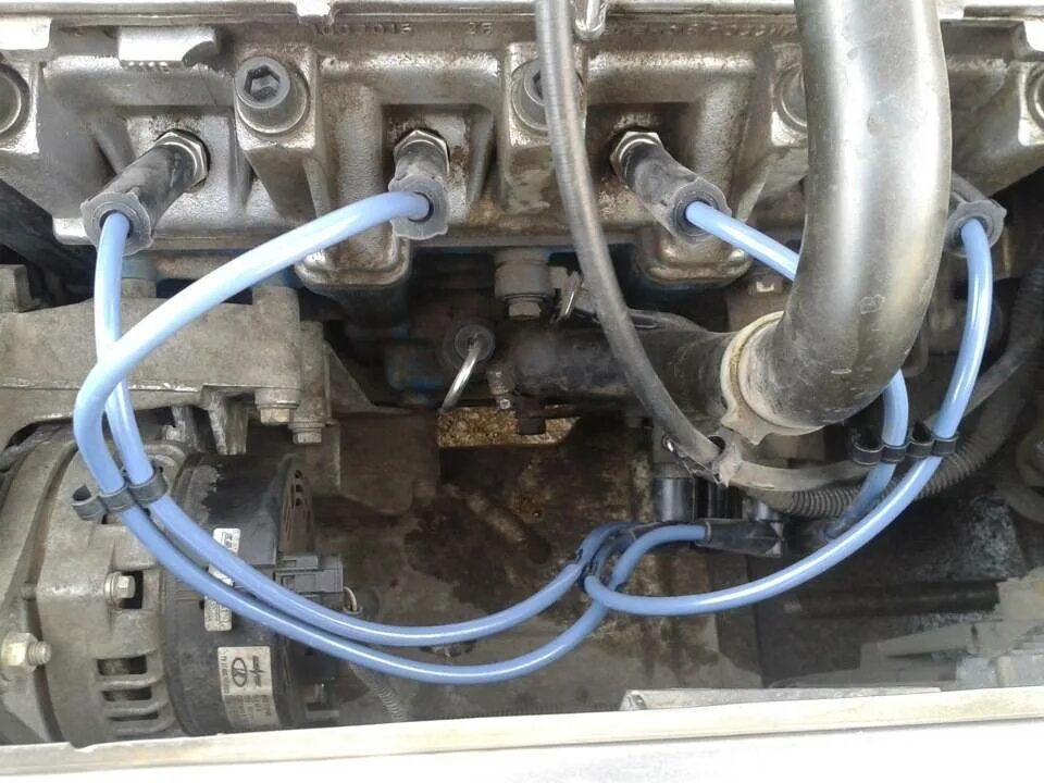 Высоковольтеыхпроводов ваз 2114. Порядок проводов зажигания ваз 2109 карбюратор. Бронепровода ваз 2106. Брони провода на ваз 2109 карбюратор. Порядок установки бронепроводов ваз.