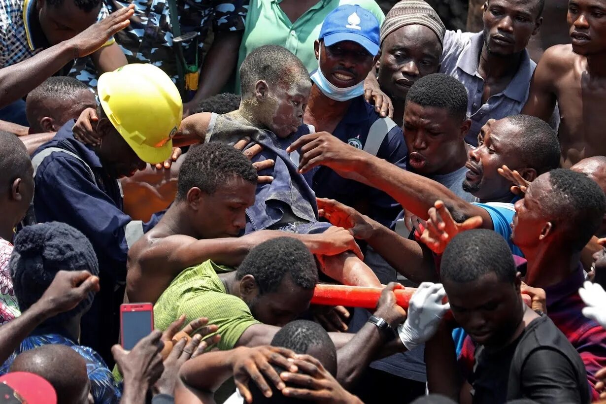 Паника в толпе. Толпа в торговом центре. Толпа людей в африке. Война противна человеческому разуму и всей человеческой природе. Протест.