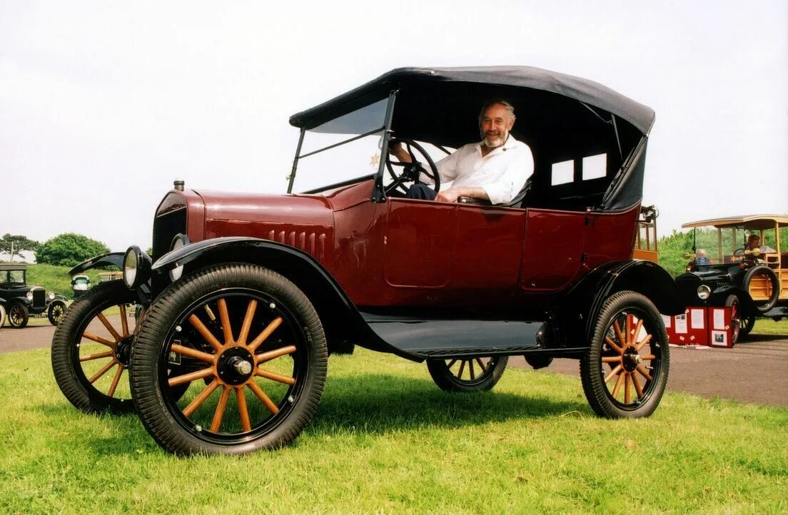 Первые машины название. Ford t 1908. Форд model t 1908. Ford model t1. Ford t Tourer 1912.