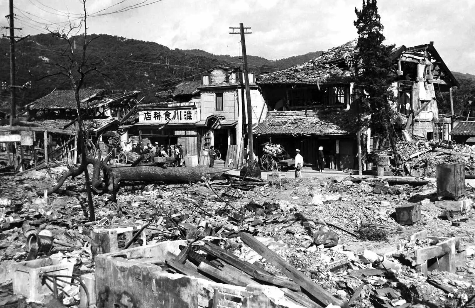 Бомбардировка городов японии. Япония 1945 хиросима и нагасаки. бомбардировка хиросимы и нагасаки 1945.