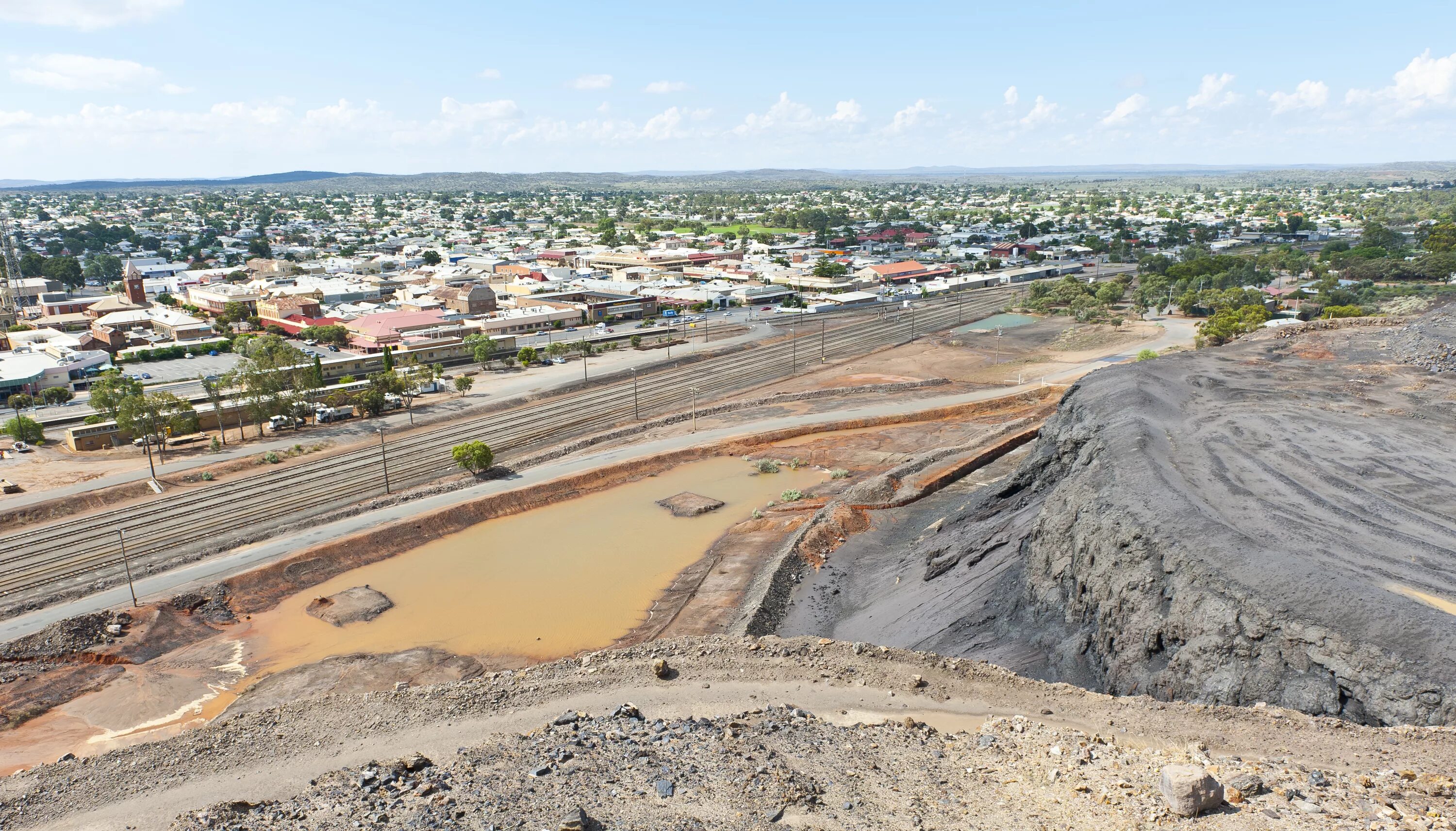 Mining town. Месторождение Брокен-Хилл Австралия. Брокен Хилл Замбия. Порт Хедленд Австралия. Брокен-Хилл Австралия промышленность.