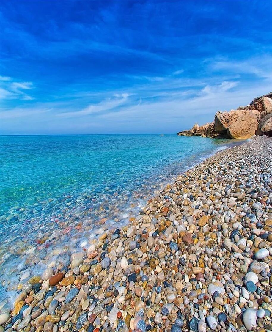 Пляжная галька. Черное море каменистый пляж. галечный пляж сочи. галечный пляж в крыму. кипр пляж галька.