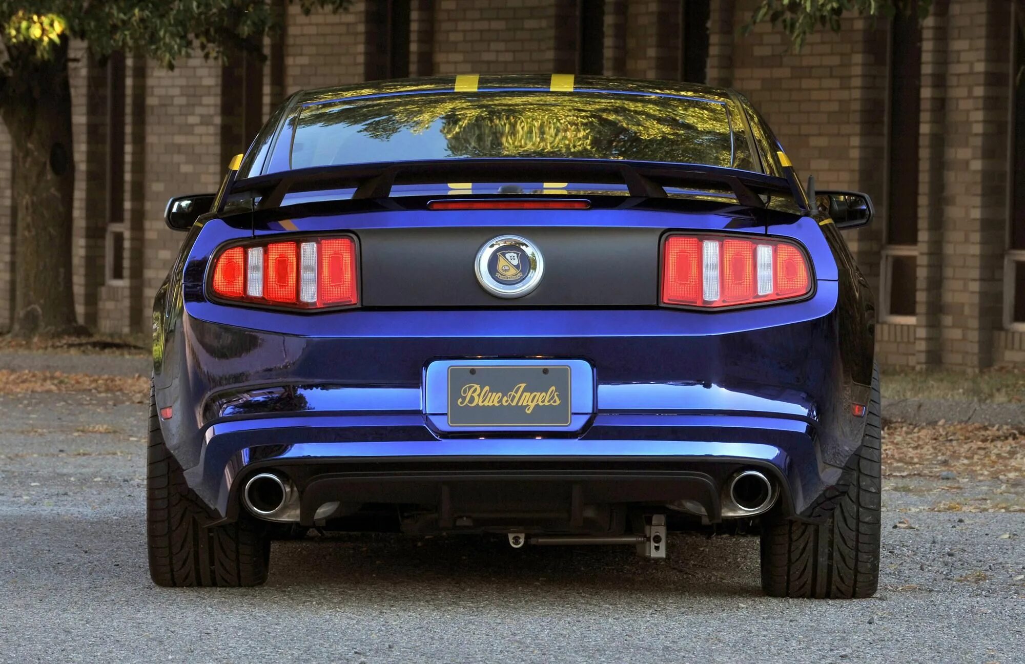 Фото машина задний. Форд Мустанг ГТ 500 зад. Ford Mustang gt зад. Ford Mustang gt сзади. Ford Mustang gt 2021 зад.