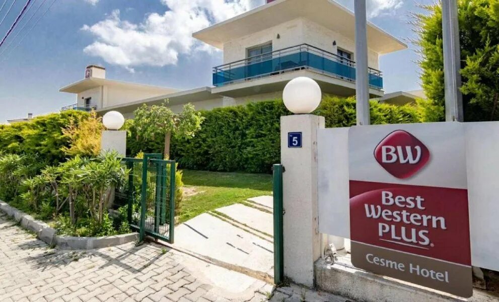 Med cesme в реальном времени. Чешме отели. Good Hotels в Турции. Yaz Plus в Турции.