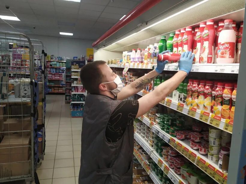 роспотребнадзор в магазине. фальсификат молочной продукции. ревия в продуктовом магазине. масло русский продукт пугачев. роспотребнадзор молоко.