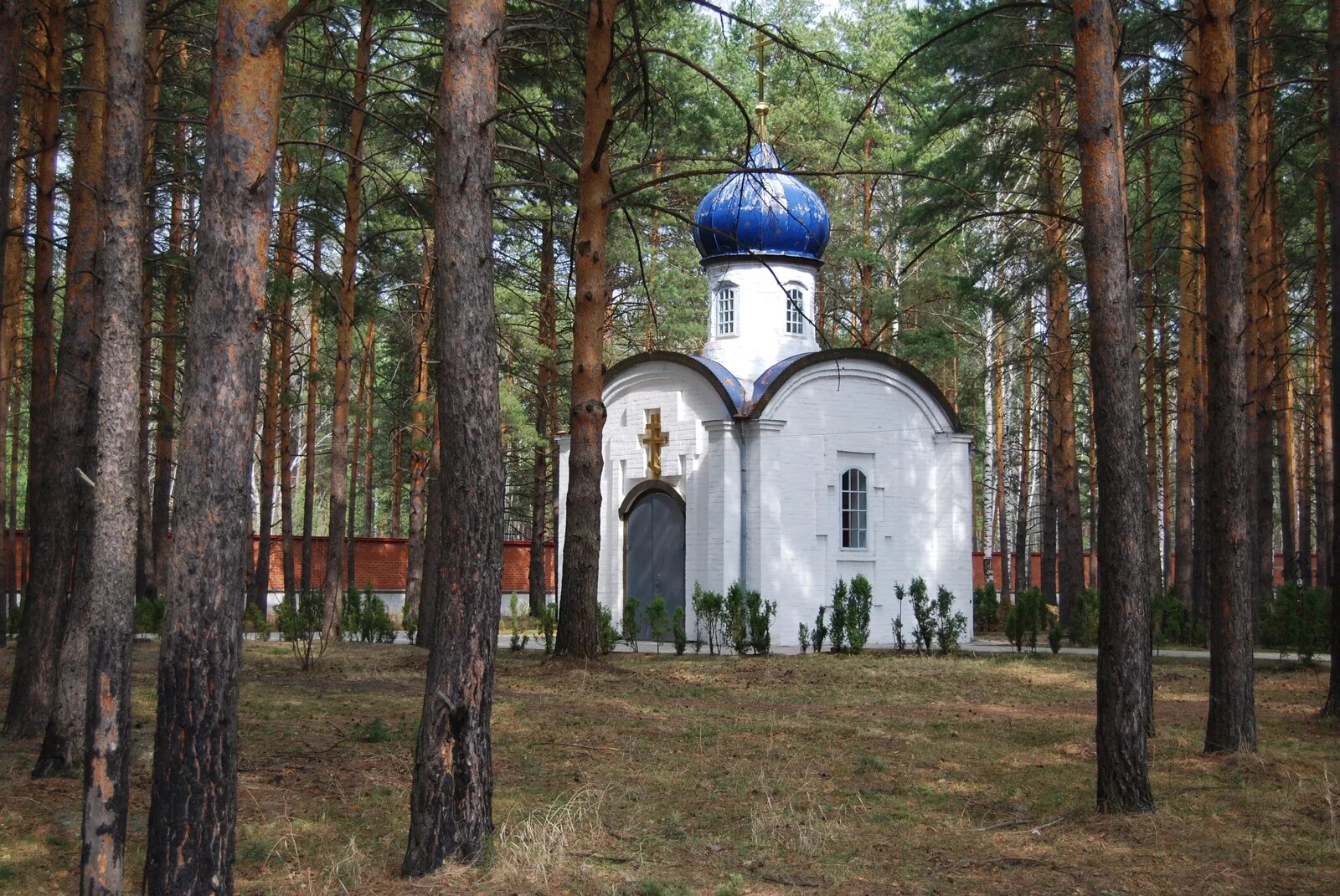 Фото новомучеников российских. Монастырь во имя новомучеников и исповедников церкви русской. Монастырь новомучеников российских в алапаевске. Алапаевск мужской монастырь во имя новомучеников российских. Верхняя синячиха монастырь новомучеников российских.