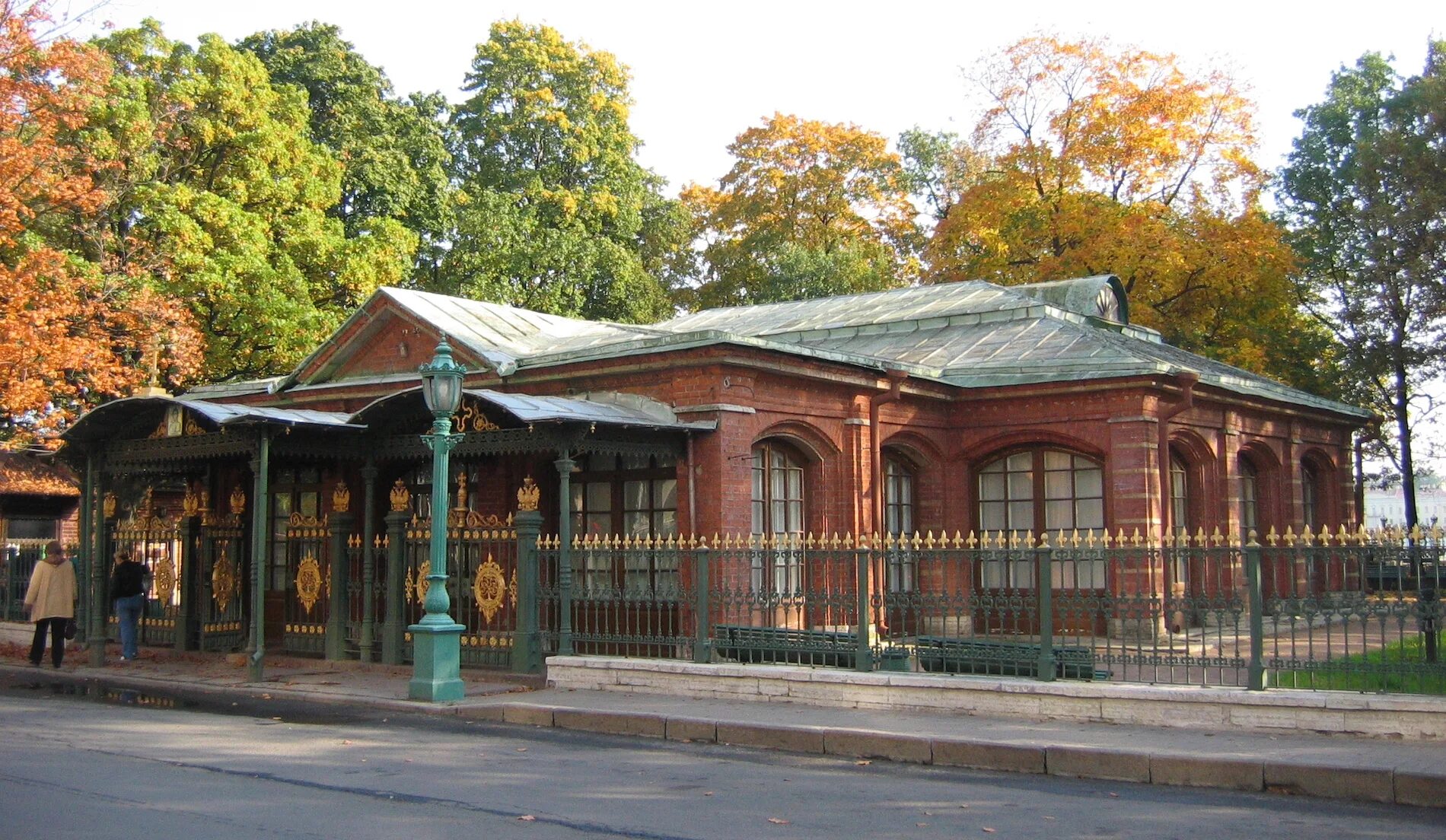 Петербургская ЛДПР дарит подарки на День рождения Петра Первого