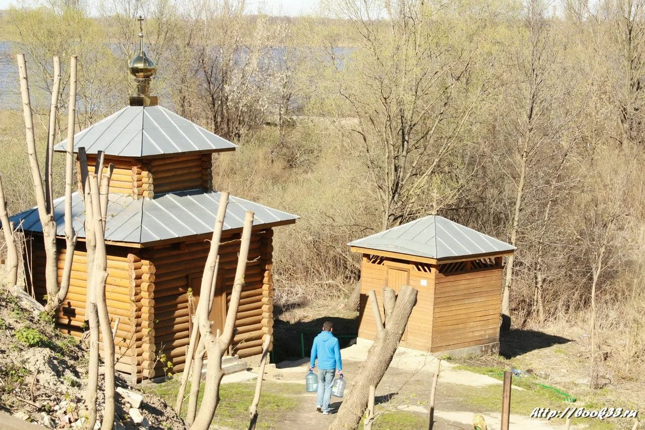 Родник у Николо набережной церкви Муром. Николо-набережная Церковь Муром. Николо набережная Церковь Муром Святой источник. Купель Ильи Муромца в Муроме.