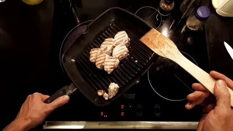 Поджарить мясо на сковороде
