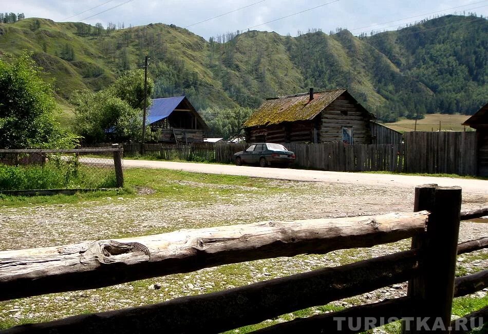 Погода в верх уймоне. Село верхний Уймон горный Алтай. Верхний Уймон горный Алтай фото. Горный Алтай деревня Тихонькая. Полеводка Усть-Коксинский район.