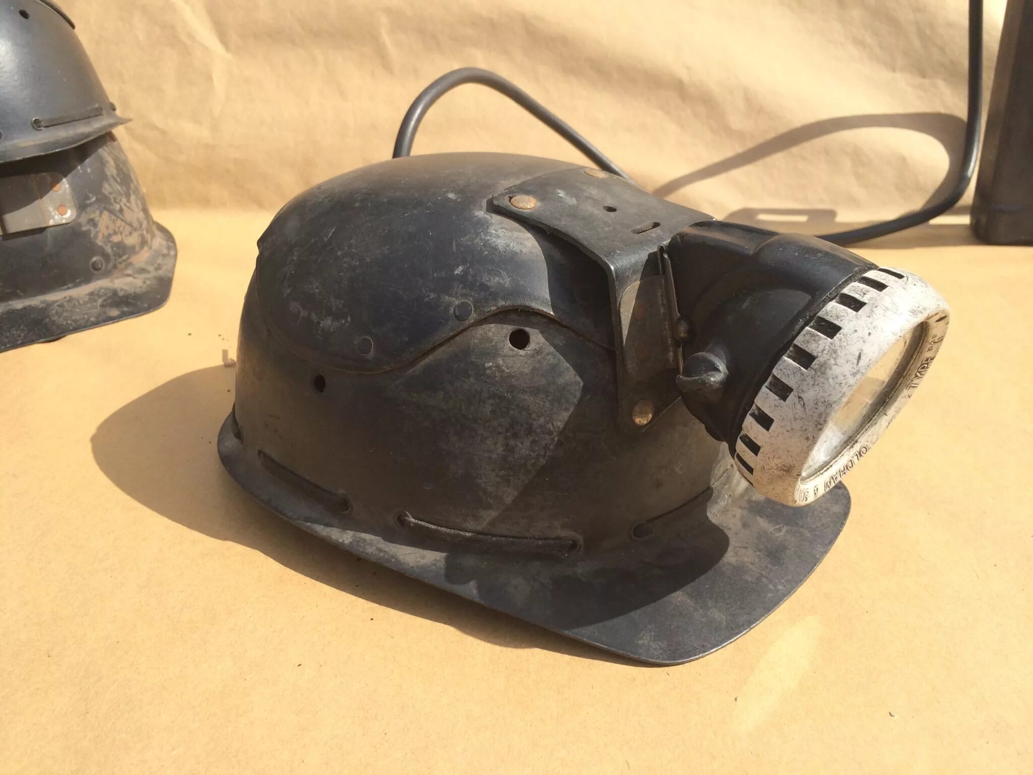 Miners helmet. шахтерская каска арт. каска горняка. шахтерская каска с фонариком. шахтерская каска с фонариком.