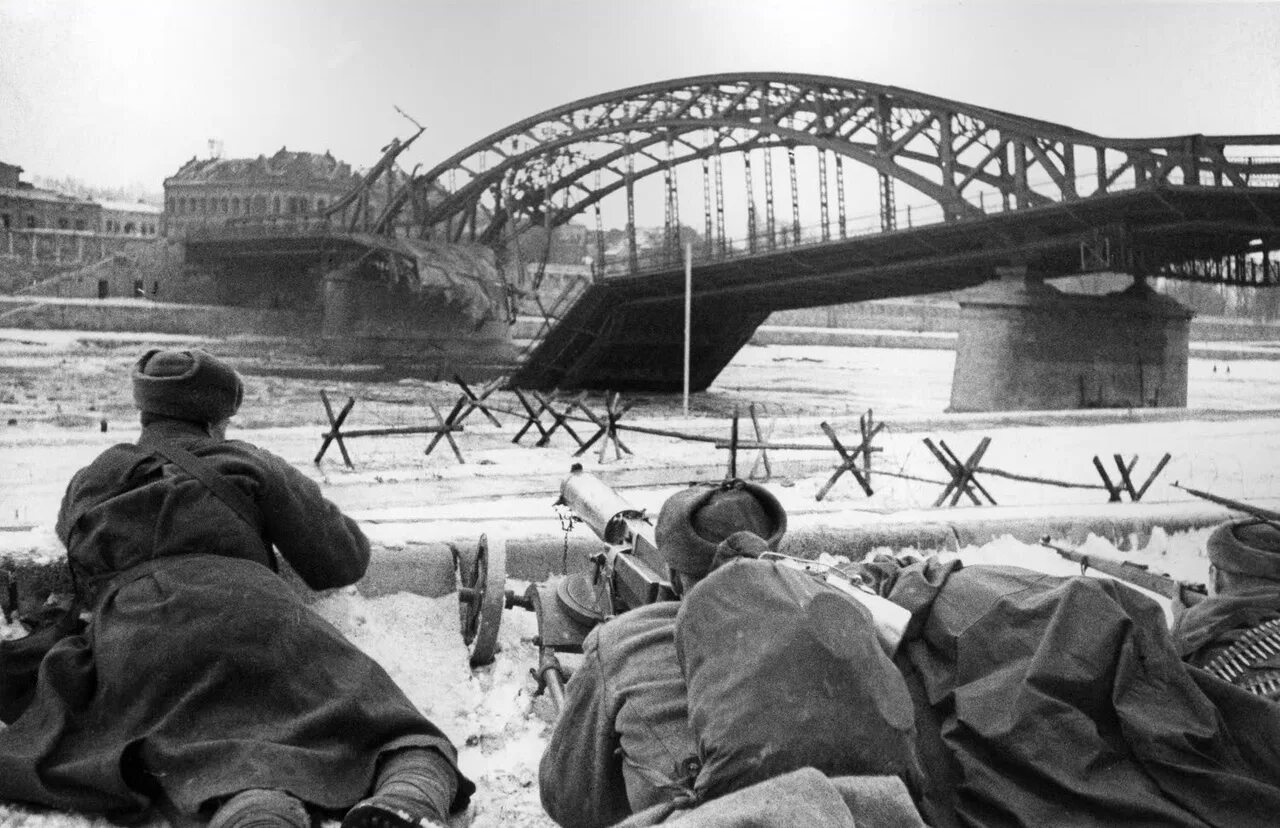 Каменный мост 1943. Висло Одерская операция освобождение Польши. Форсирование реки Висла 1945. Висло-Одерская операция 1944.