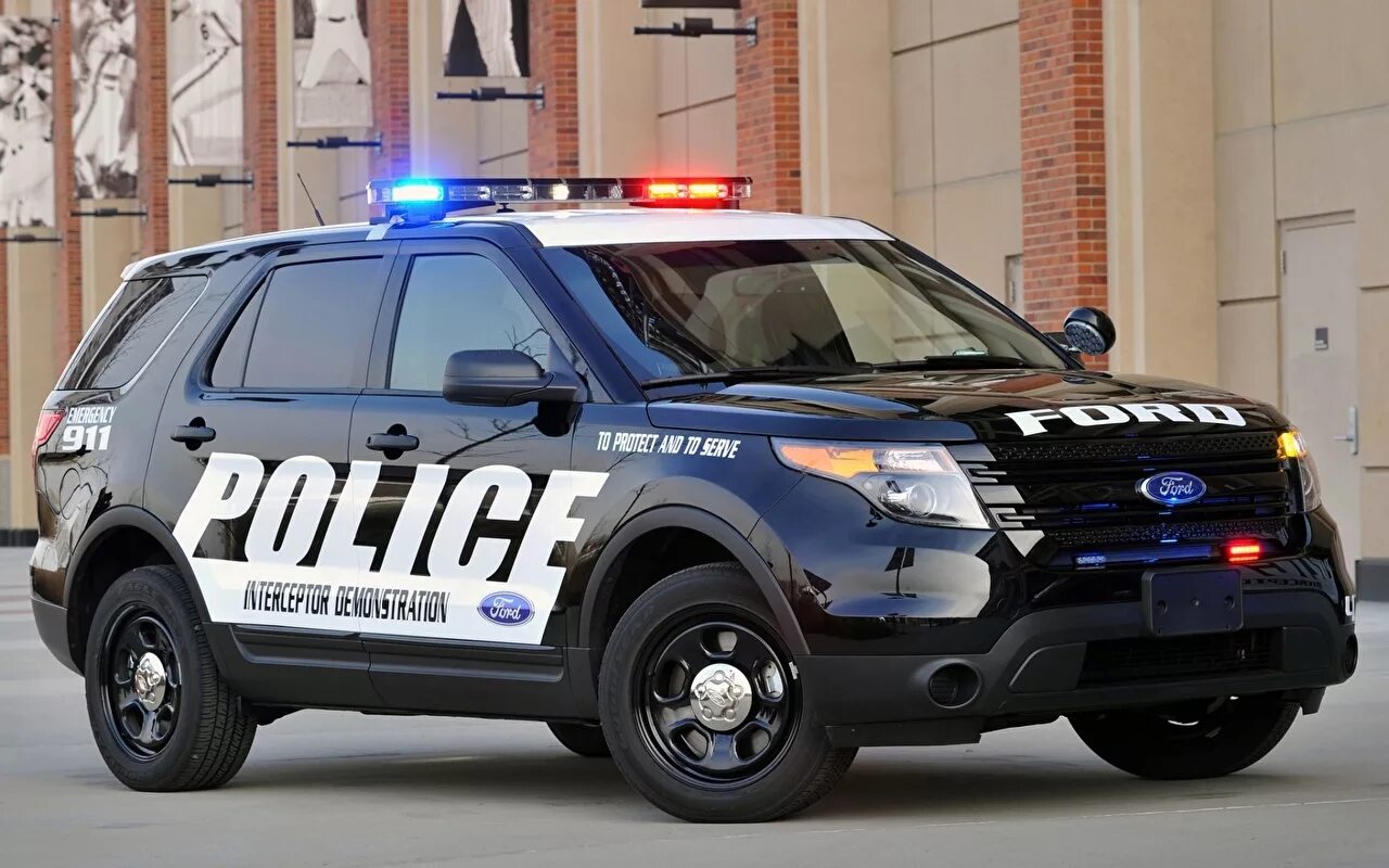 Полицейские машины в америке. Ford Police Interceptor. Ford Police Interceptor 2013. Форд Police Interceptor. Ford Explorer Police Interceptor.