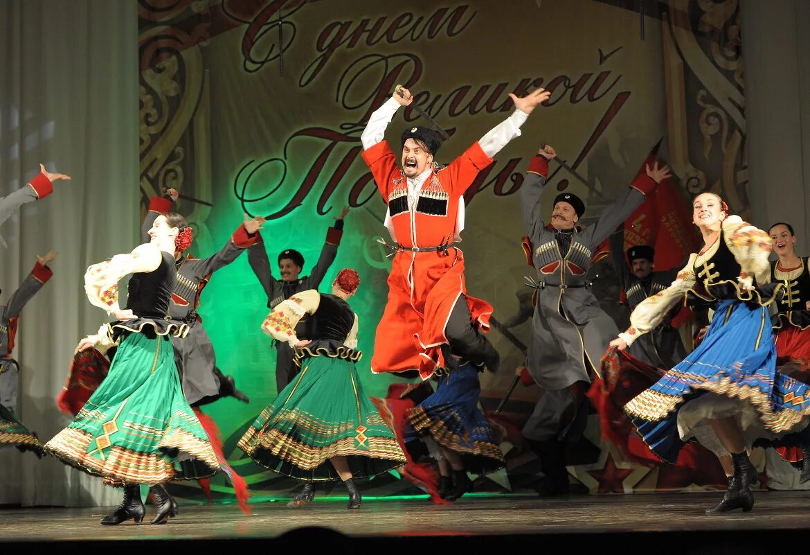 кубанский казачий хор танцы. кубанский хор казачий пляс. ансамбль кубанский казачий хор. кубанский хор танец. кубанский хор танец.