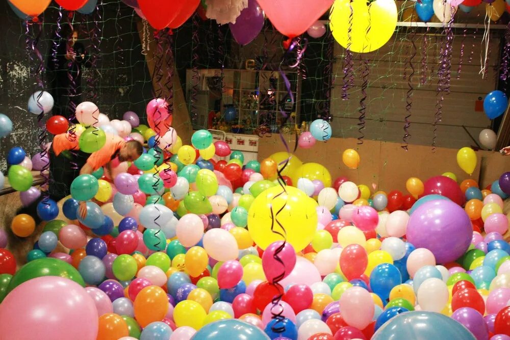 Детский праздник шарами. Шарики праздник. Шары на праздник. Воздушные шары на детский праздник. Детский праздник с воздушными шарами.