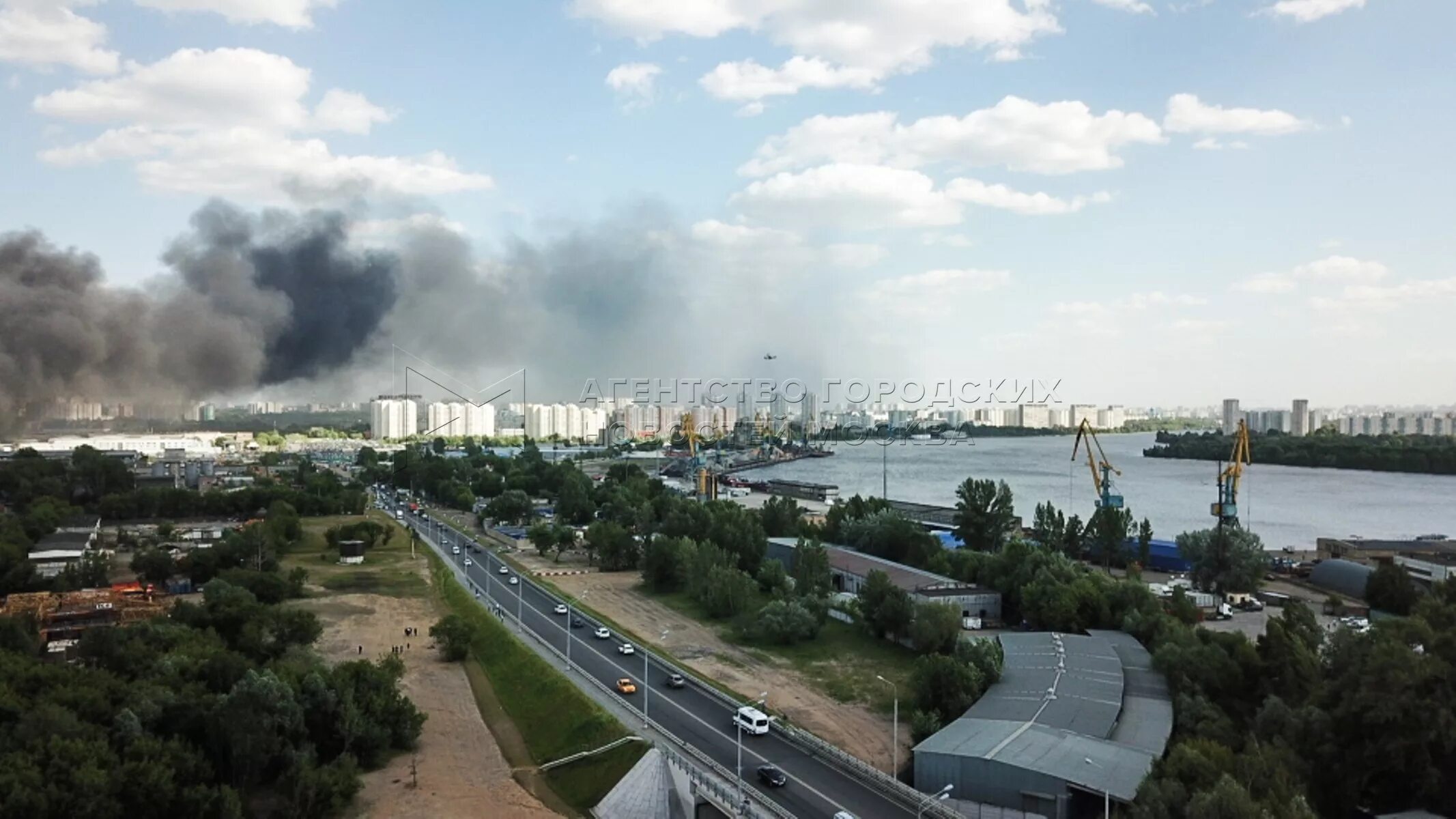 Пожар юго восток. Работа юго восток москва. Саликов москва строительство. Дтп на юго-востоке москвы сейчас. Печатники промзона.