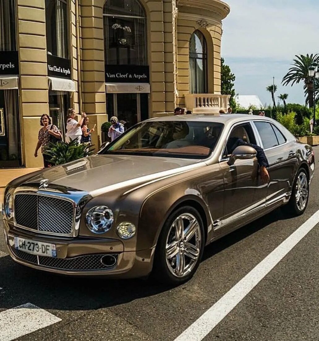 Машины автомобили дорогие. Бентли Мульсан. Бентли Мульсан 2022. Rolls Royce Мульсан. Бентли и Роллс Ройс.