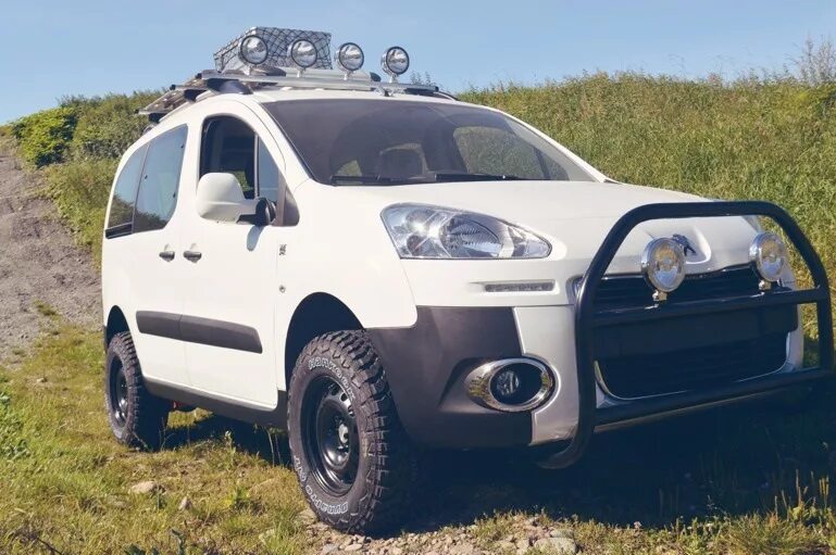 Peugeot partner Tepee 4x4. Пежо партнер Tepee 4x4. Ситроен Берлинго 4х4. Ситроен Берлинго офф роуд.