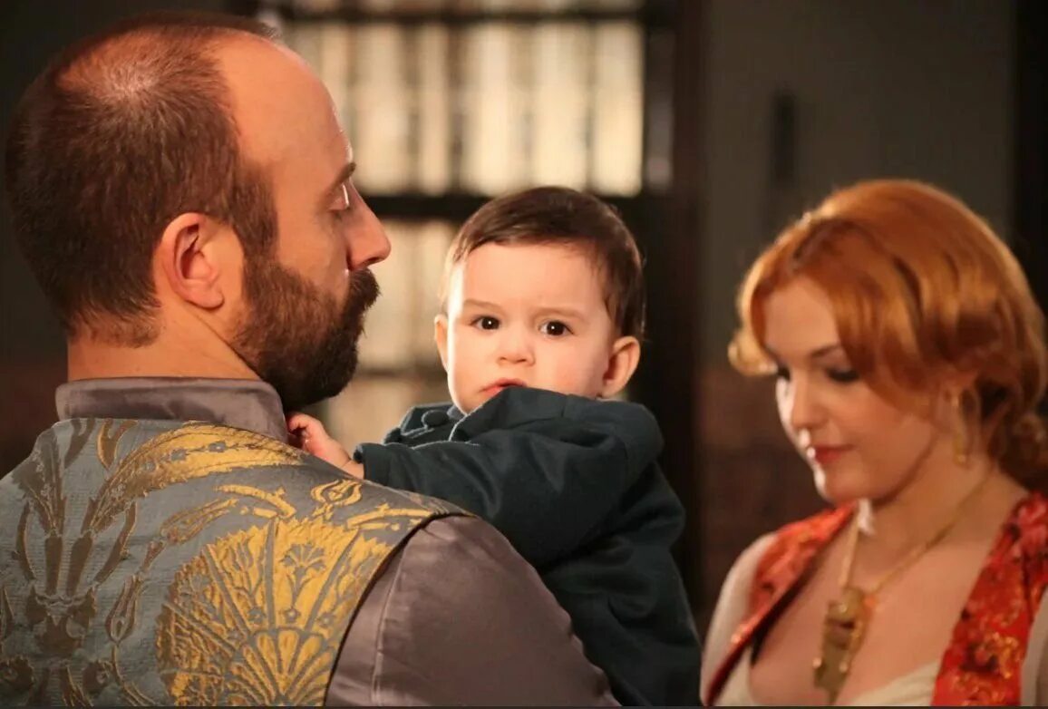 Великолепный век шехзаде джихангир. Шехзаде сулейман великолепный век. Великолепный век сыновья сулеймана. Дети сулеймана судьба. Султан сулейман и шехзаде.