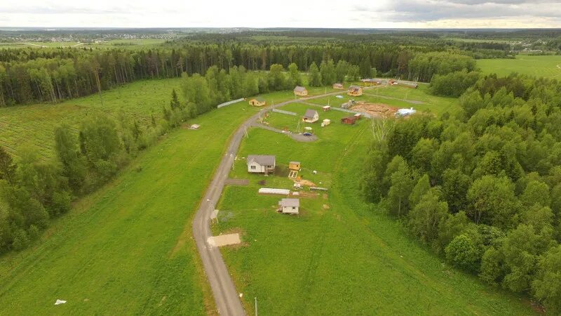 Поселок красное поле. Красная сторожка 2 сергиев посад. Родные просторы красный огорок. Коттеджный поселок альпийские луга поле с. Дачный поселок красный.