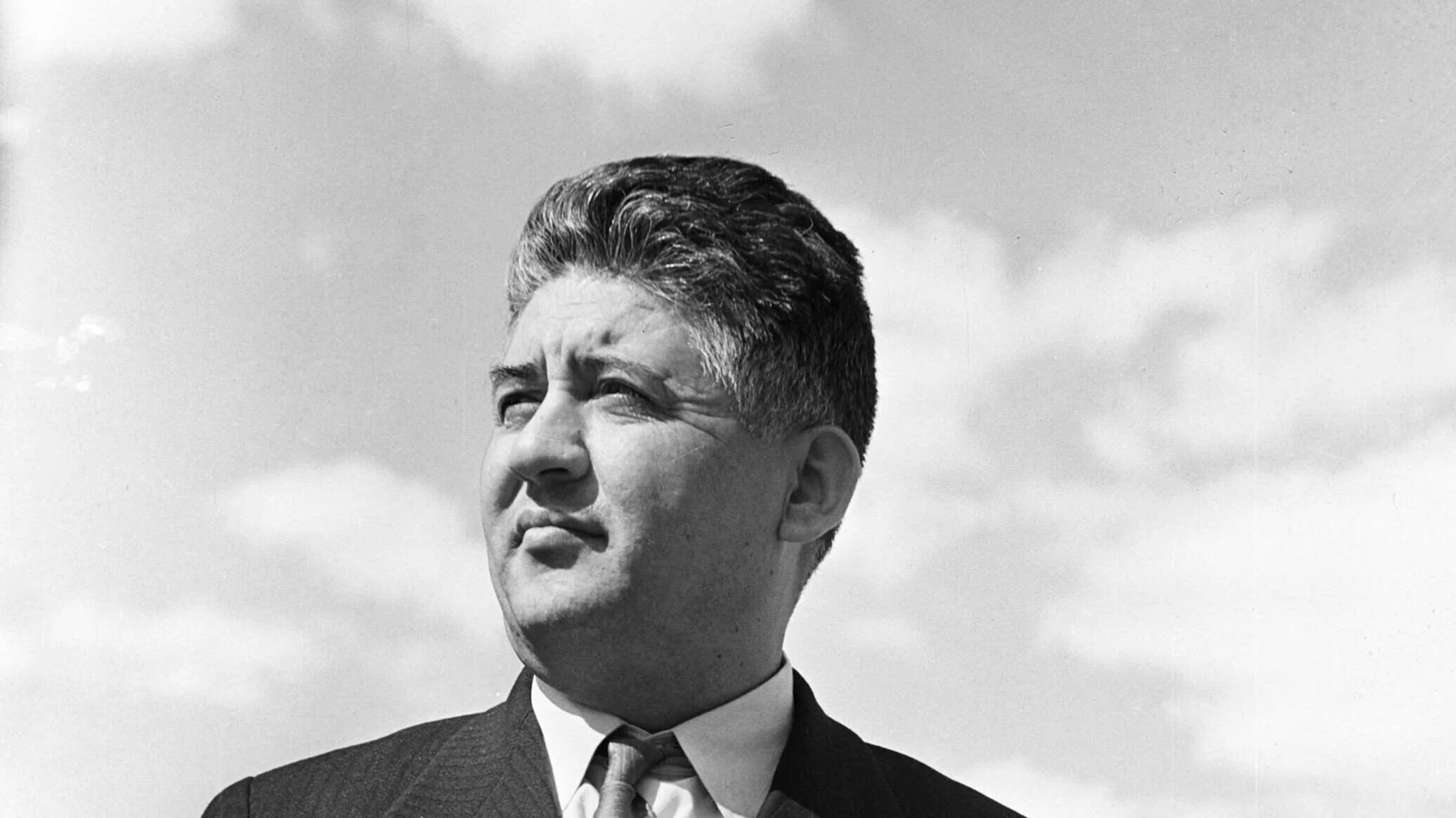 Мирзо турсунзаде. Мирзо турсун-заде таджикский поэт. Мирзо турсунзаде. Мирзо турсунзода портрет. Мирзо турсунзаде.