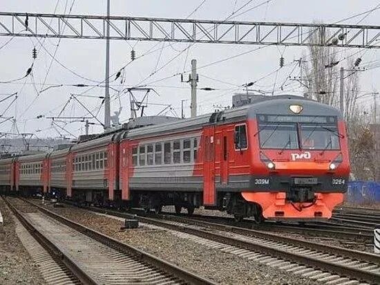 Станция петровал. Поезд петровал. Электровоз. Поезд петровал. Поезд петровал.