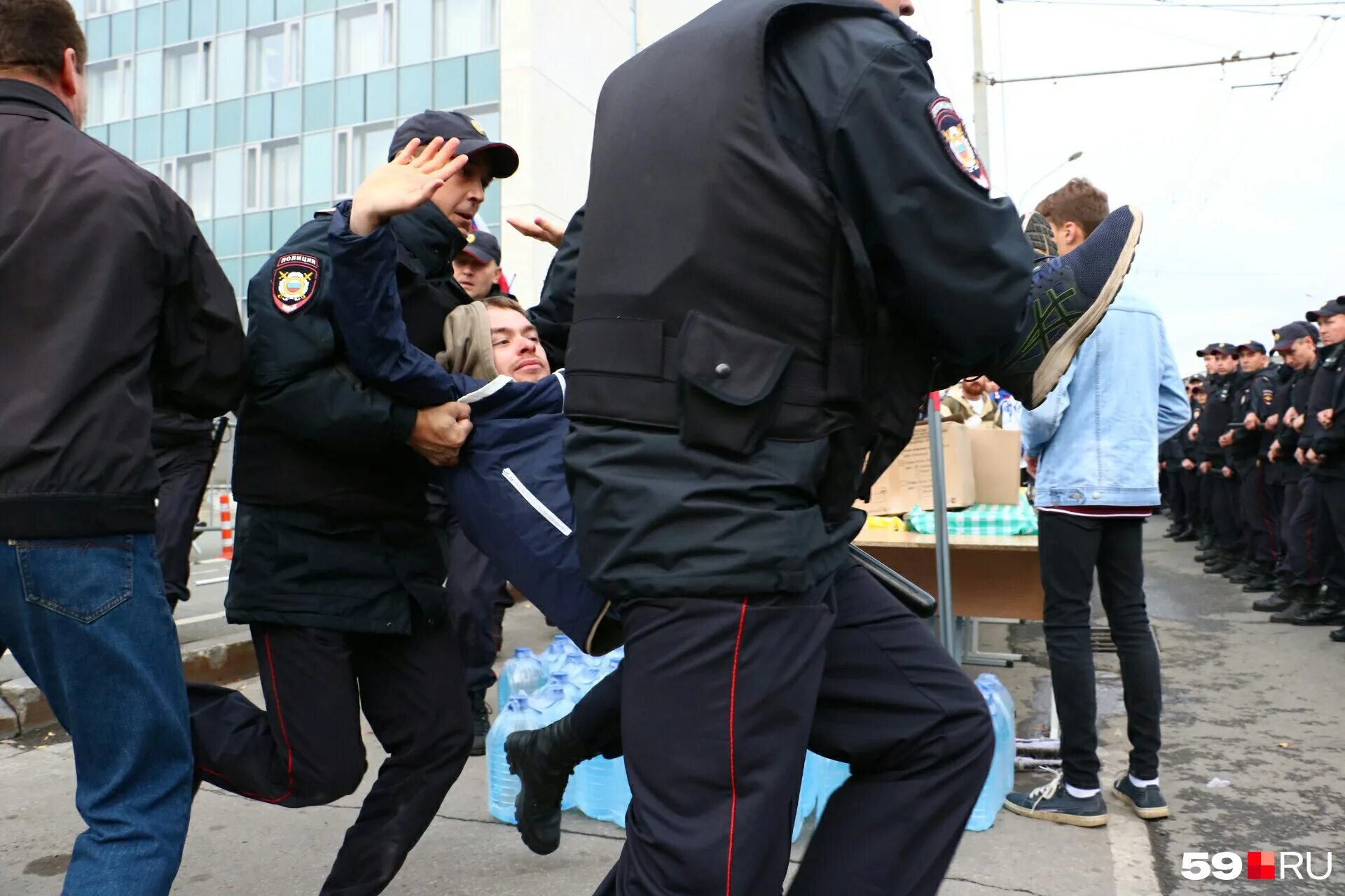 Мобилизация полиции. Полицейское ограждение. Розыск уклонистов от мобилизации. Что творится с людьми