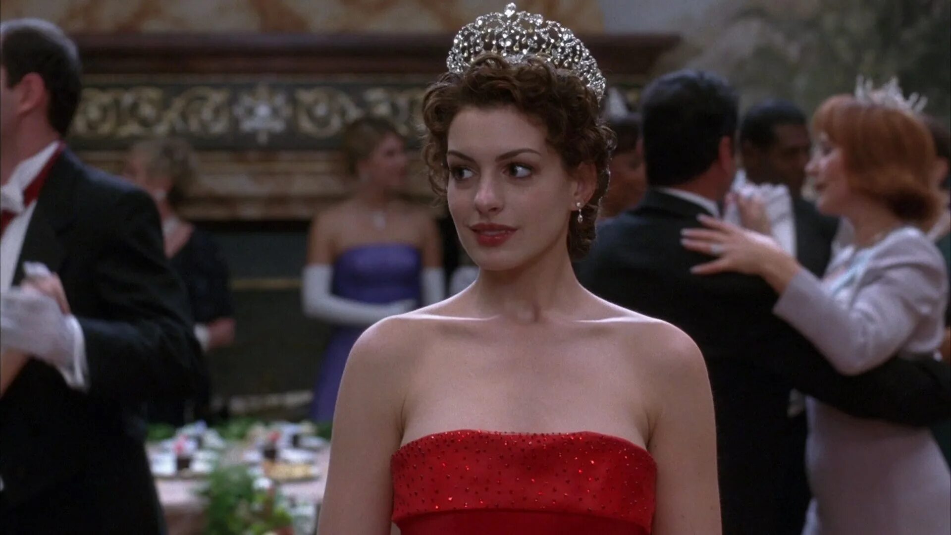 Дневник принцессы 2004. Энн Хэтэуэй Princess Diaries. Энн Хэтэуэй дневники принцессы 2. Дневники принцессы 2 как стать королевой.