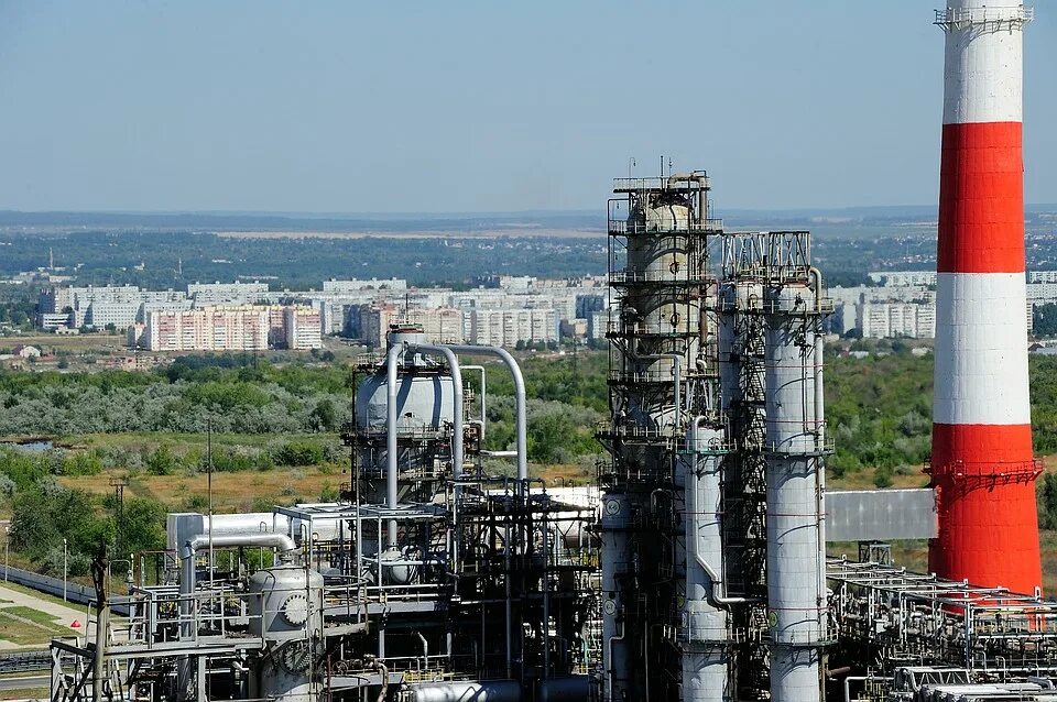 Промышленность г самары. Сызрань завод роснефть. Нефтеперерабатывающие заводы самарской области. Снпз сызрань. Промышленность г самары.