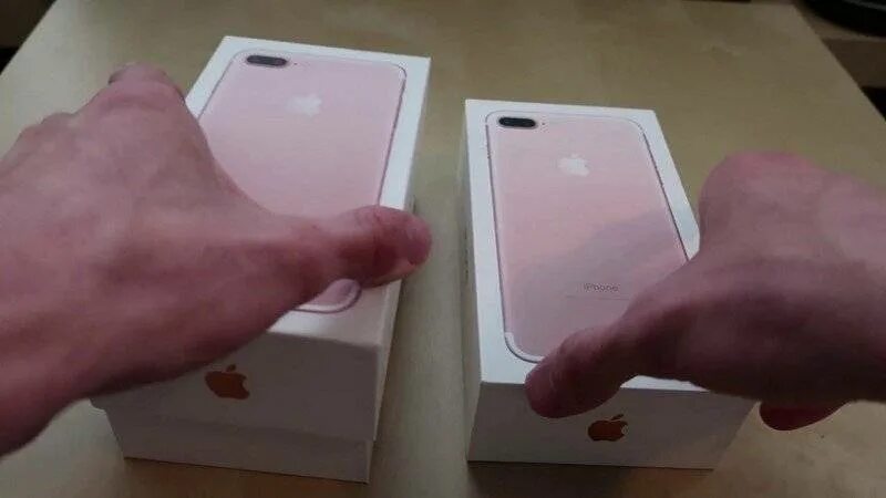 Как проверить оригинал айфон 15 про. Apple 7 plus коробка. iphone 13 оригинал и подделка. iphone 8 plus коробка. поддельная коробка айфона.