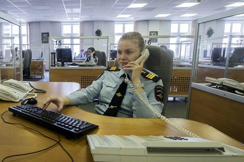 Московский полиция дежурная часть. Служба дежурной части МВД. Дежурная часть ГУВД Москвы. Служба 02 ГУВД. Работник МВД.