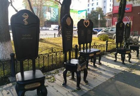 Создатель памятника 12 стульев