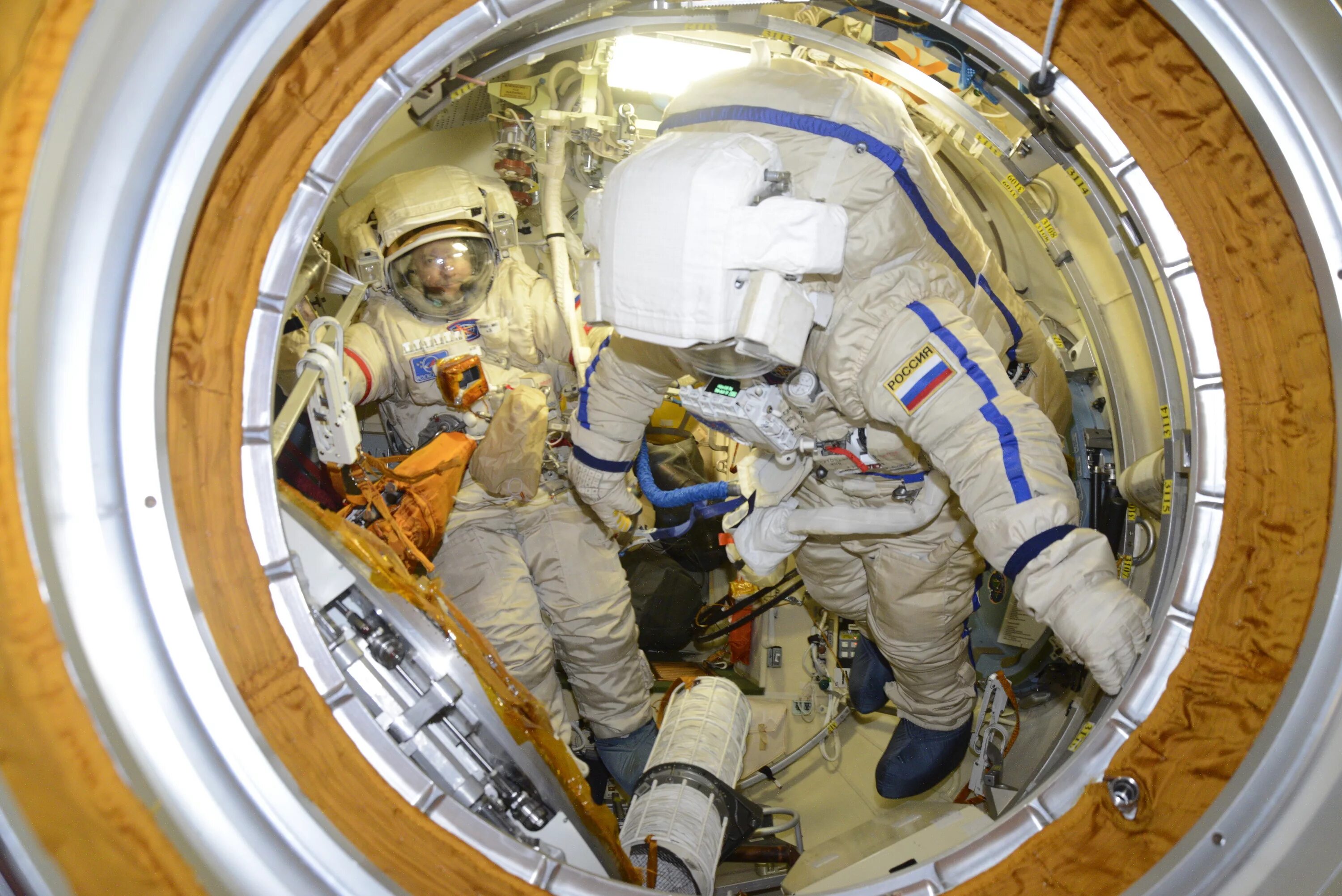 объем мкс. мкс 1998. российская космическая станция будущего. мкс луганская область. мкс салют.